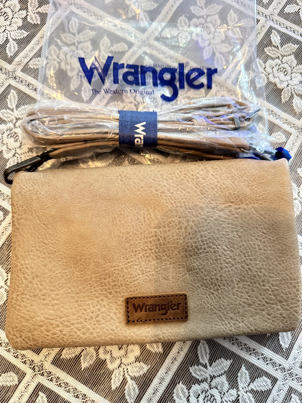 Wrangler Beige Tan Crossbody Bag with Removable Strap🌷🌷